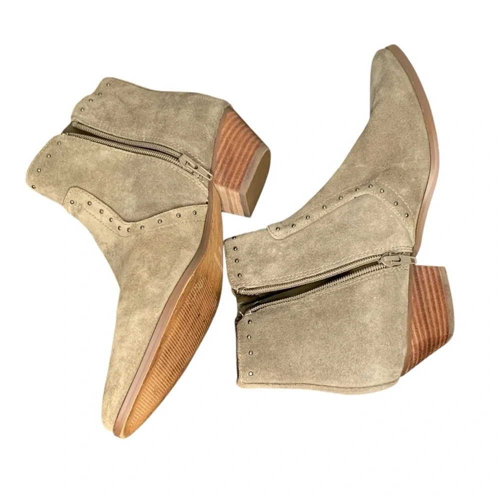 Marc‎ Fisher Wanida army green Suede Ankle Boots. Size 8